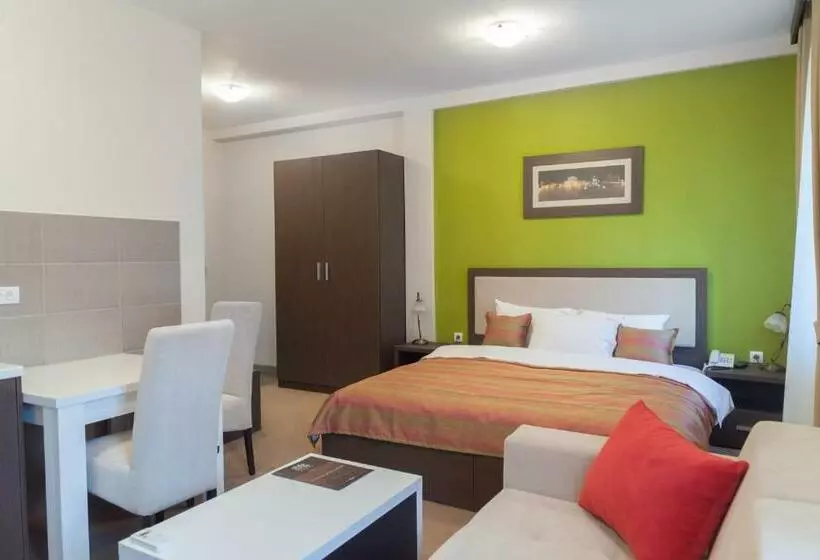 استودیوی استاندارد, Garni Hotel Ema