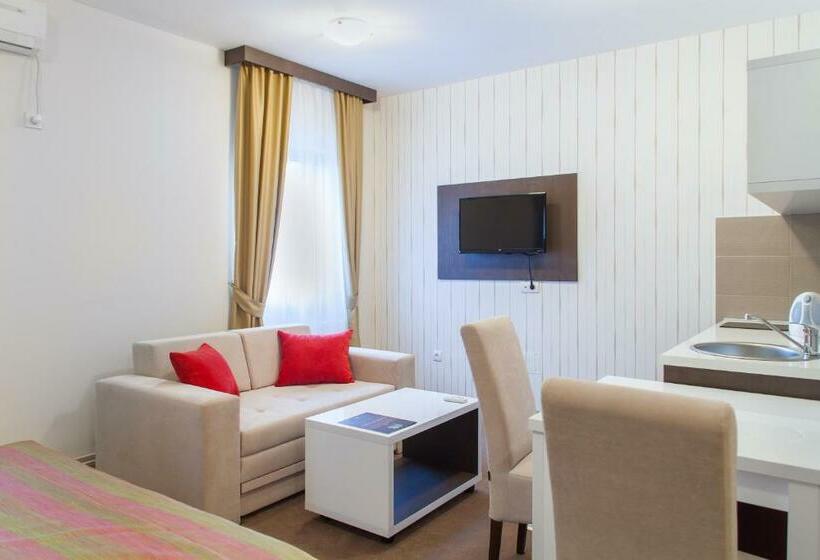 استودیوی استاندارد, Garni Hotel Ema