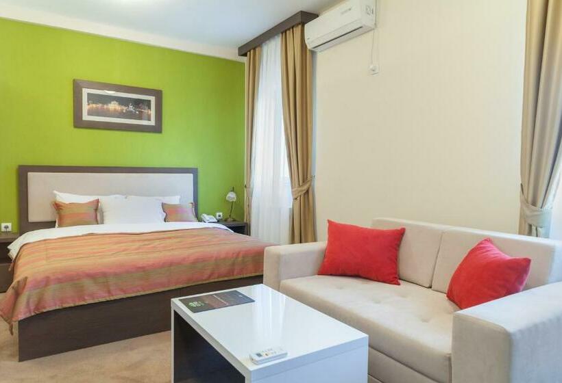 استودیوی استاندارد, Garni Hotel Ema