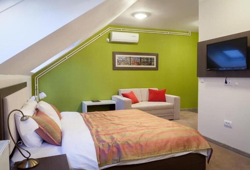 استودیوی استاندارد, Garni Hotel Ema