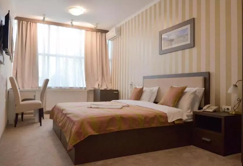 استودیوی لوکس, Garni Hotel Ema