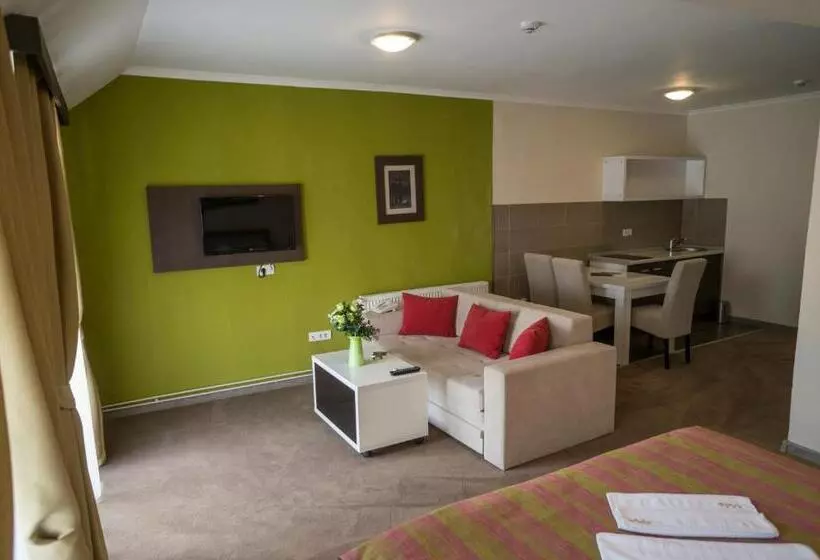 استودیوی لوکس, Garni Hotel Ema