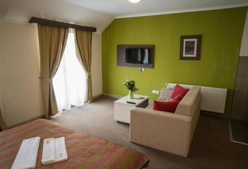 استودیوی لوکس, Garni Hotel Ema