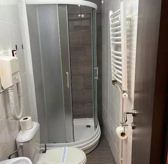 اتاق اکونومی, Garni Hotel King