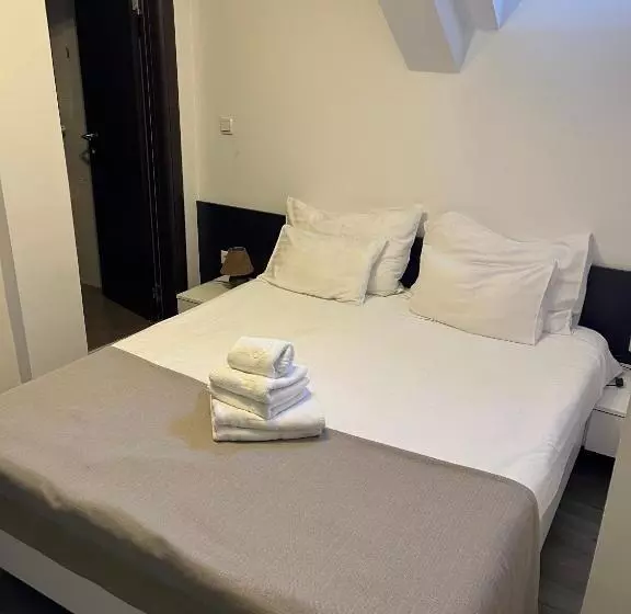 اتاق اکونومی, Garni Hotel King