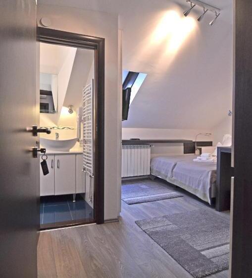 اتاق اکونومی, Garni Hotel King
