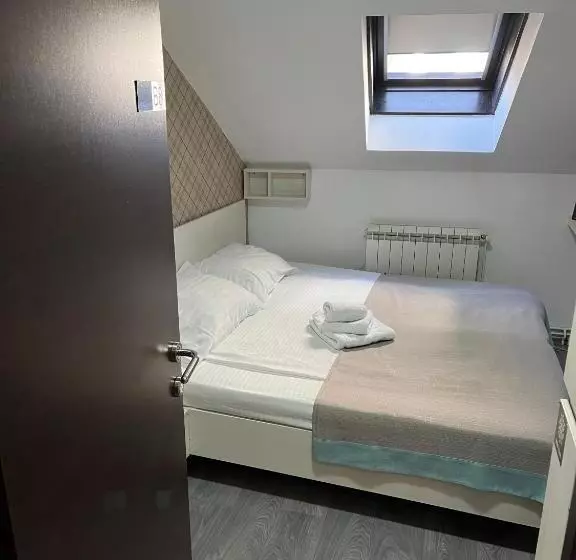 اتاق اکونومی, Garni Hotel King