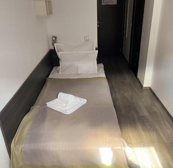 اتاق عادی یک تخته, Garni Hotel King