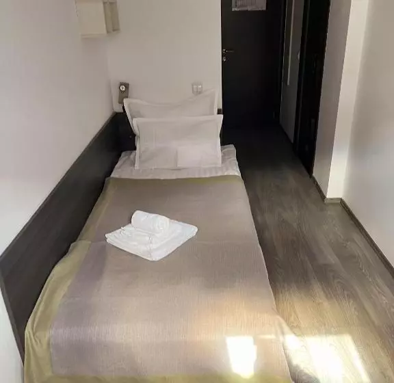 اتاق عادی یک تخته, Garni Hotel King