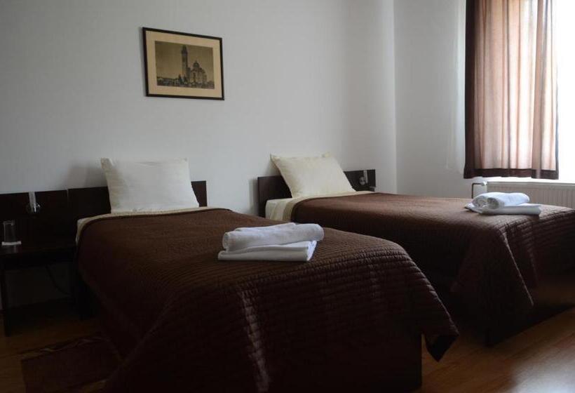 اتاق خانوادگی, Garni Hotel Lion