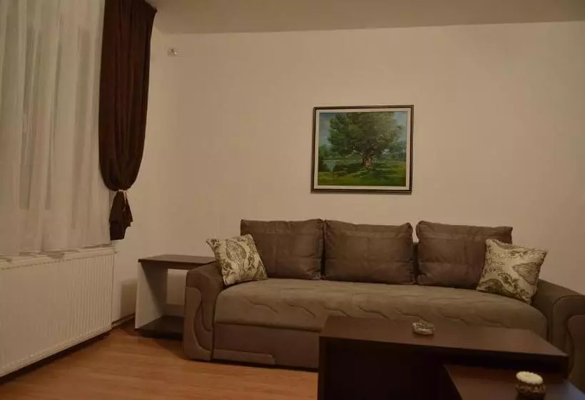 سوییت, Garni Hotel Lion