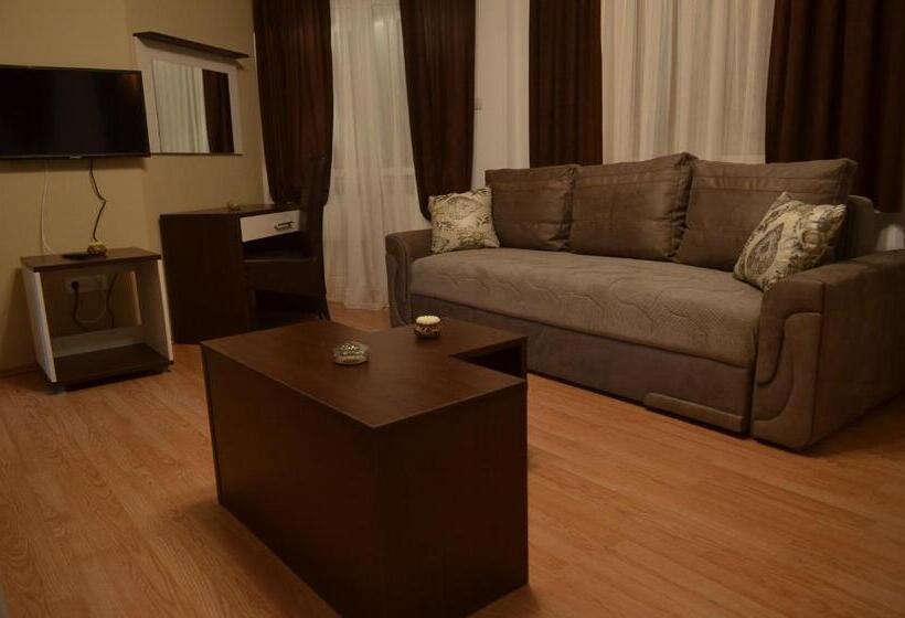 سوییت, Garni Hotel Lion