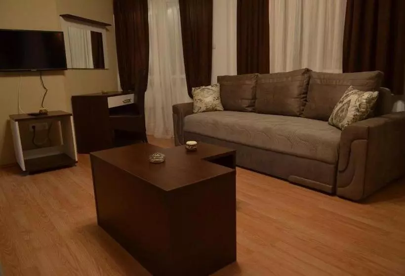 سوییت, Garni Hotel Lion
