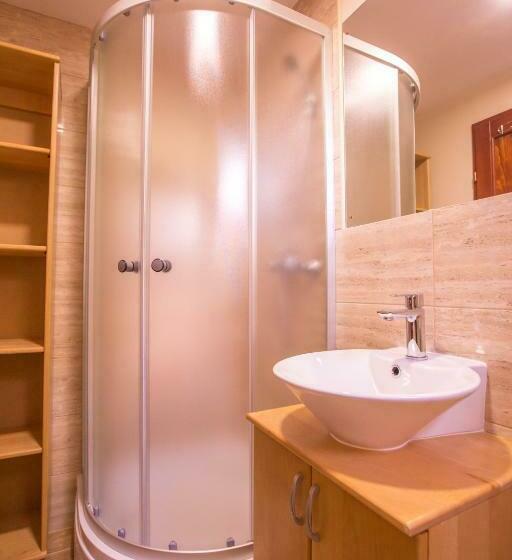 اتاق استاندارد چهار تخته, Green House Hostel