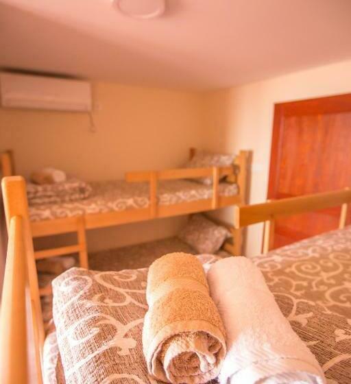 اتاق استاندارد چهار تخته, Green House Hostel