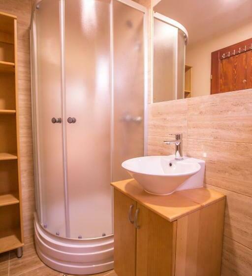 اتاق استاندارد چهار تخته, Green House Hostel