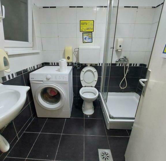 تختخواب در اتاق مشترک, Hostel Inn Downtown