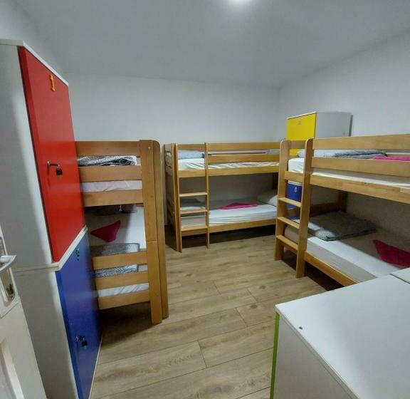 تختخواب در اتاق مشترک, Hostel Inn Downtown