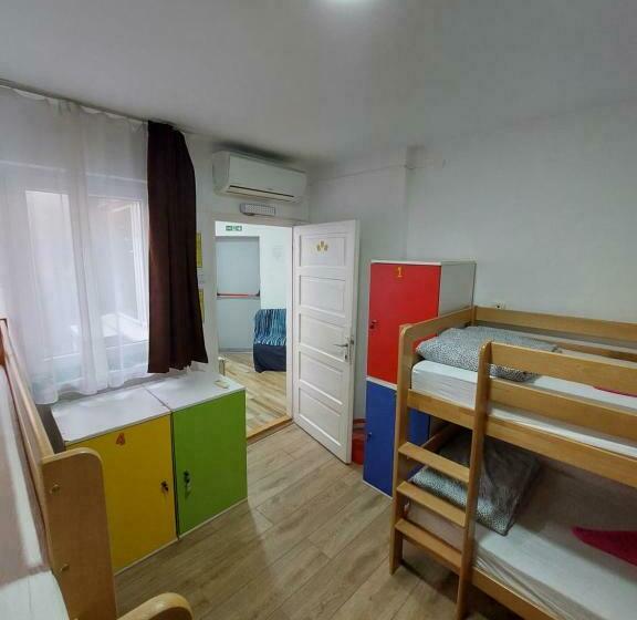 تختخواب در اتاق مشترک, Hostel Inn Downtown