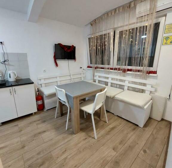 تختخواب در اتاق مشترک, Hostel Inn Downtown