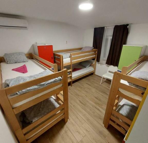 تختخواب در اتاق مشترک, Hostel Inn Downtown