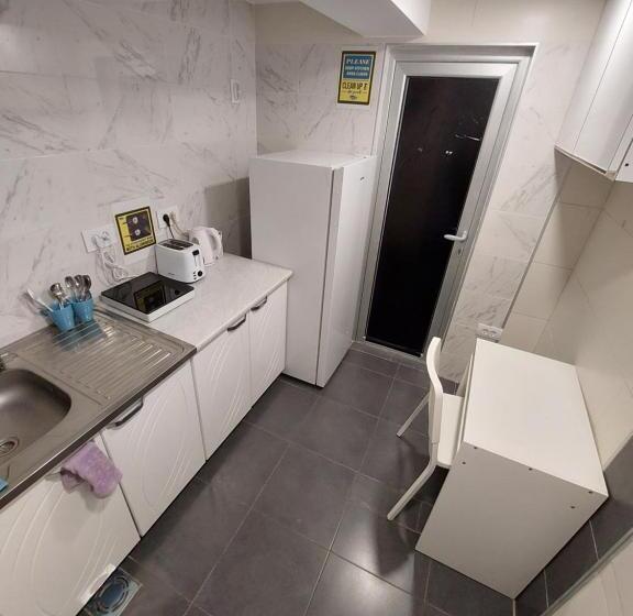 تختخواب در اتاق مشترک, Hostel Inn Downtown