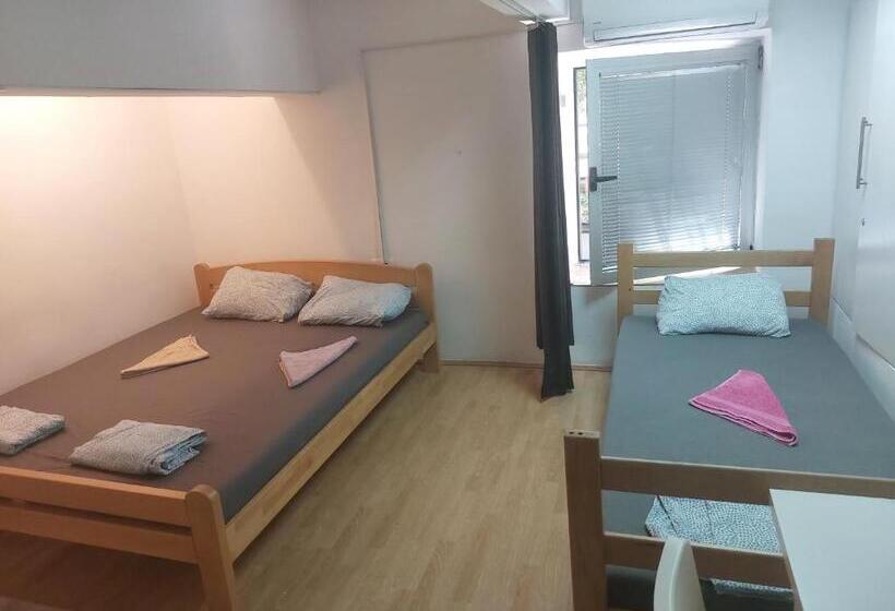 اتاق خانوادگی, Hostel Inn Downtown