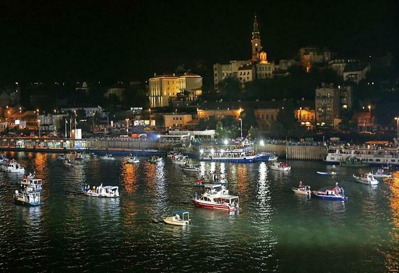 اتاق استاندارد, Hostel Karavan Inn