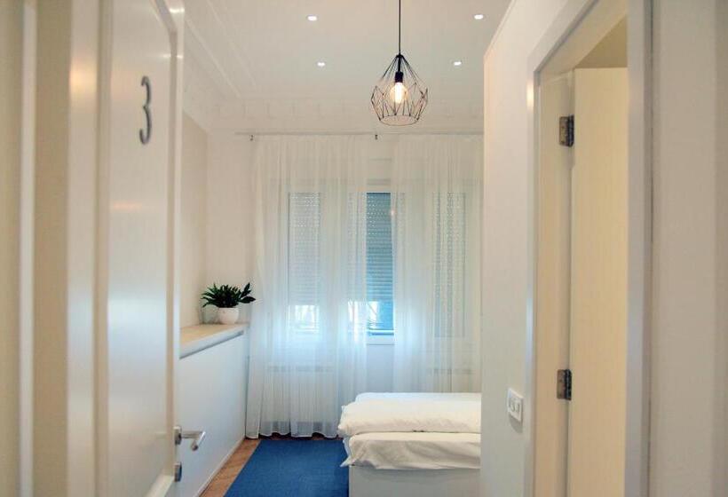 اتاق استاندارد, Hostel Karavan Inn