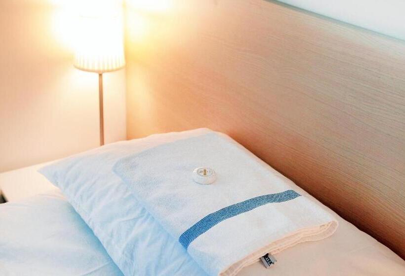 اتاق استاندارد, Hostel Karavan Inn