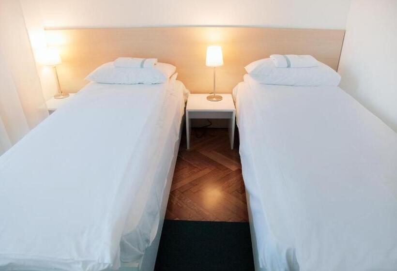 اتاق استاندارد, Hostel Karavan Inn