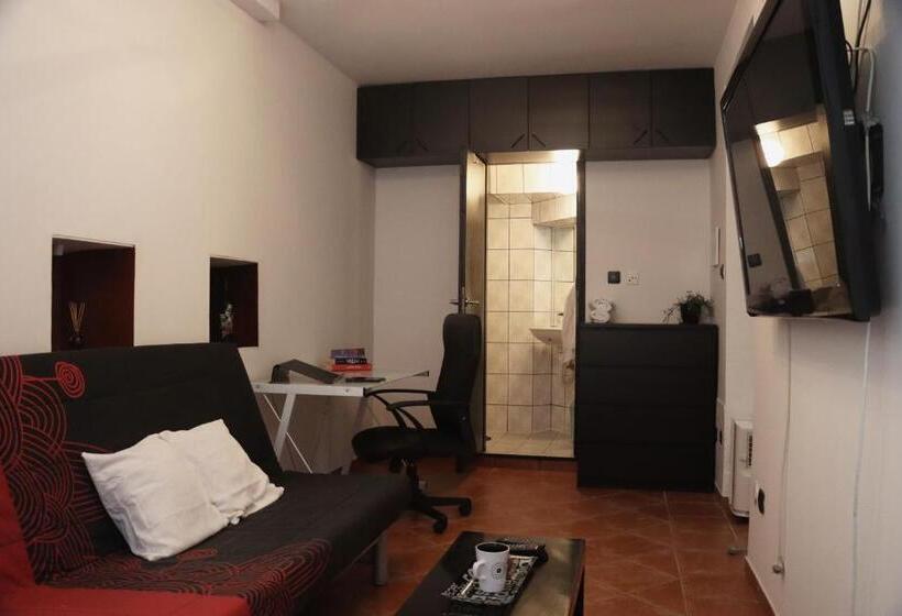استودیوی استاندارد, Hostel Karavan Inn