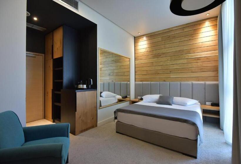 اتاق سوپریور با بالکن, Abc