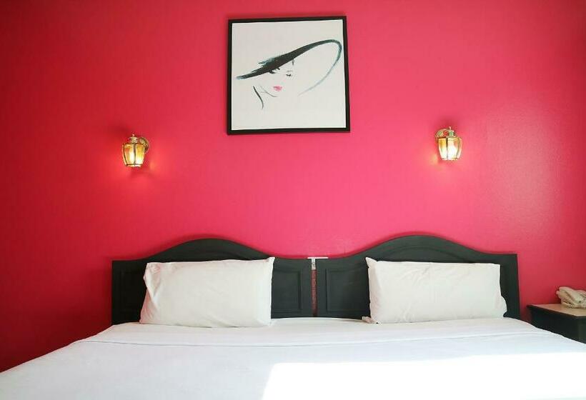 חדר דלוקס, Ava