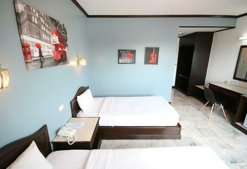 חדר דלוקס, Ava