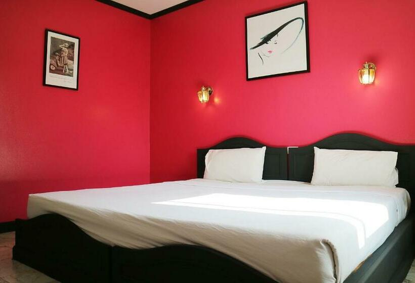 חדר דלוקס, Ava