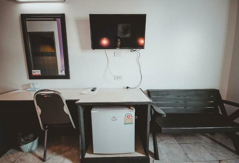 חדר דלוקס, Ava