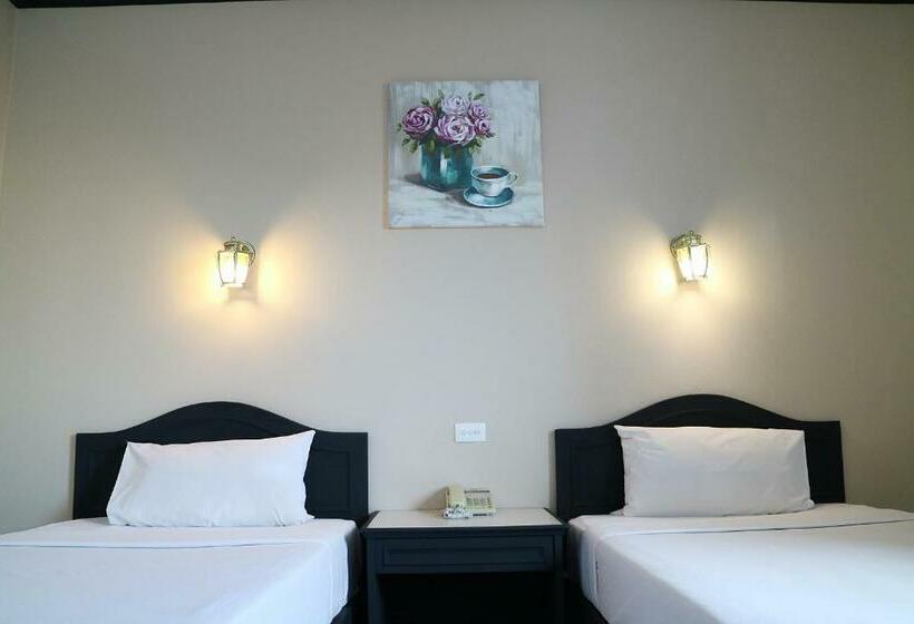 חדר דלוקס, Ava