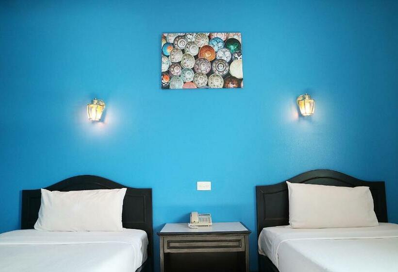 חדר דלוקס, Ava