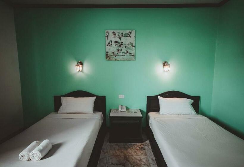 חדר דלוקס, Ava