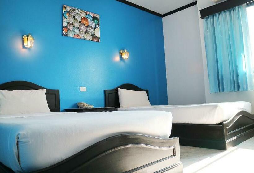 חדר דלוקס, Ava