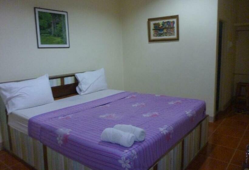 디럭스 룸, Baan Din Baramee Resort
