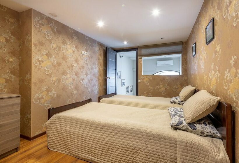 침실 1개 아파트, Bugrov Hostel