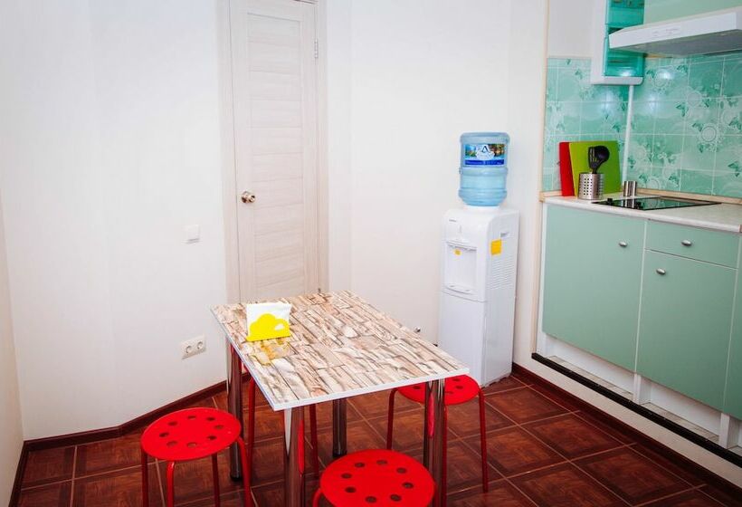 شقة غرفة واحدة, Bugrov Hostel