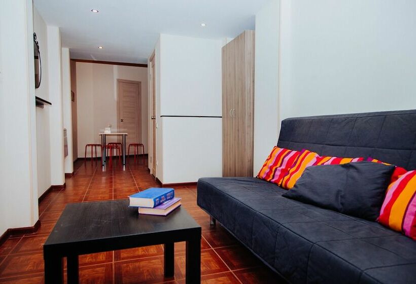 شقة غرفة واحدة, Bugrov Hostel