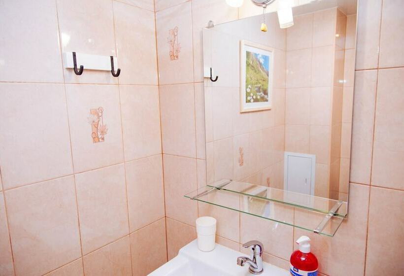 침실 1개 아파트, Bugrov Hostel