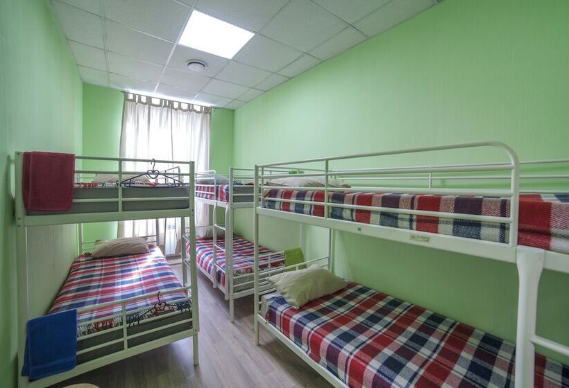 سرير فى غرفة مشتركه, Bugrov Hostel