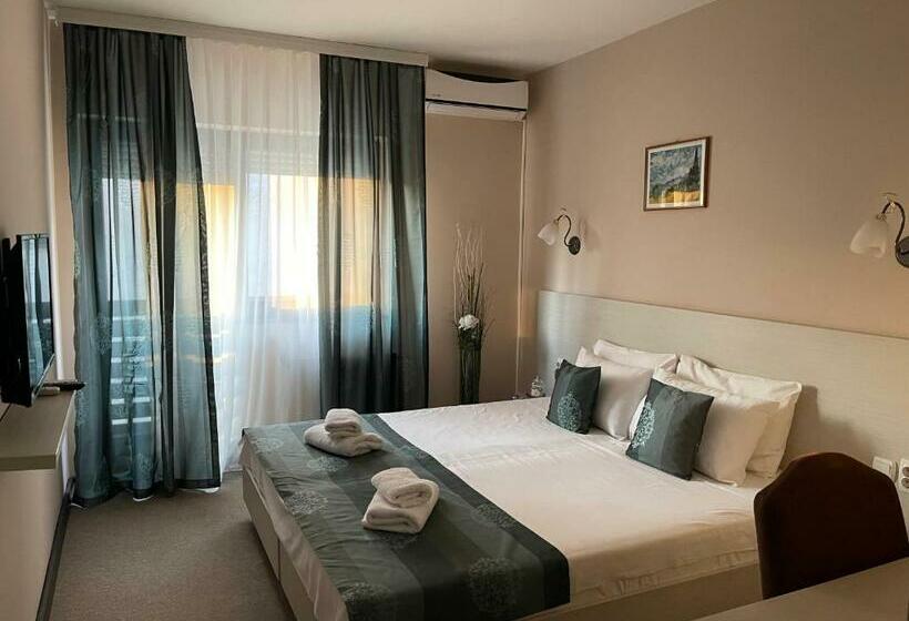 スタンダードルーム, Danica