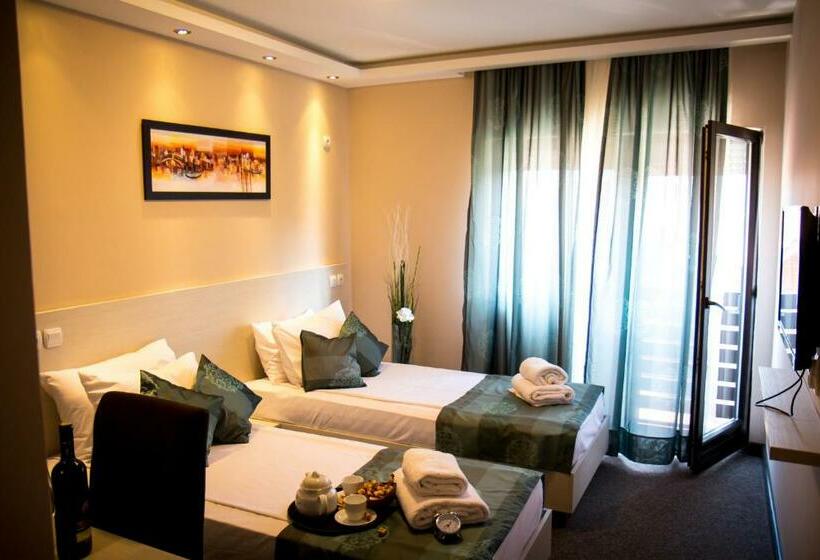 スタンダードルーム, Danica