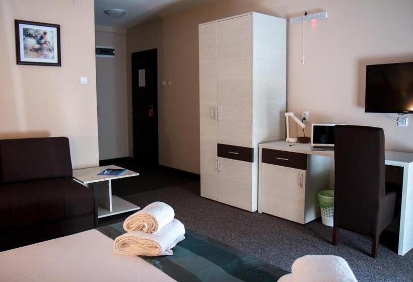 スーペリアールーム, Danica